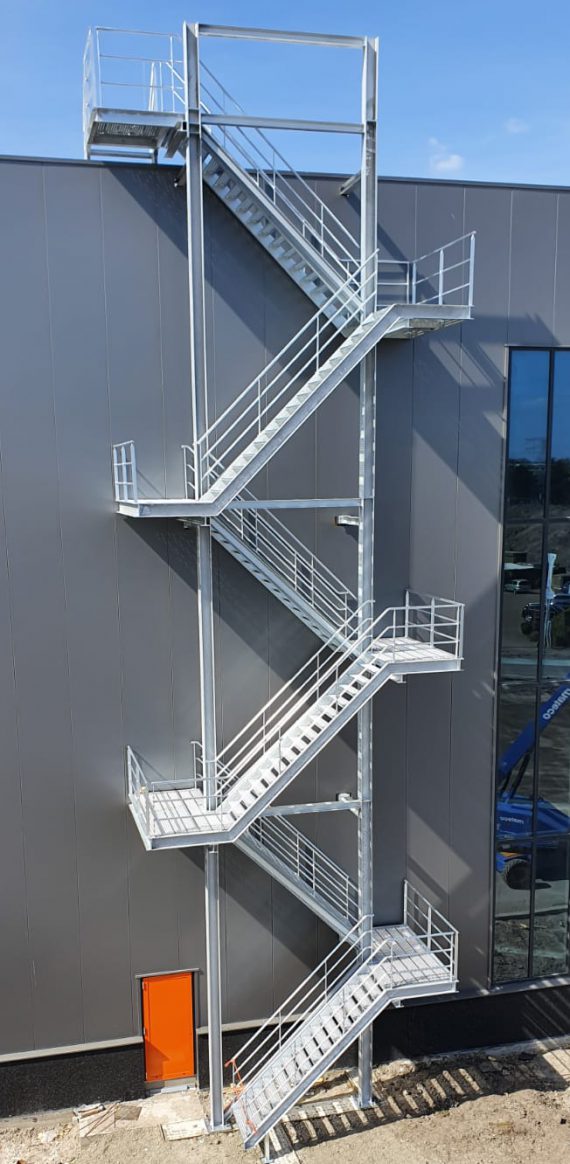 GS Staalwerken leverde 35 trapconstructies voor het grootste distributiecentrum van Nederland.